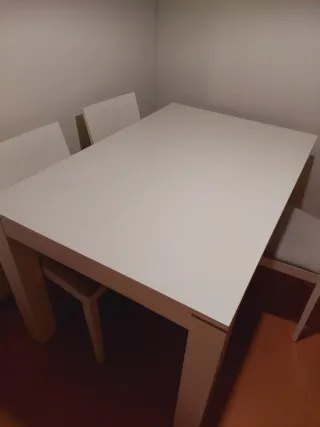 Mesa comedor y 4 sillas