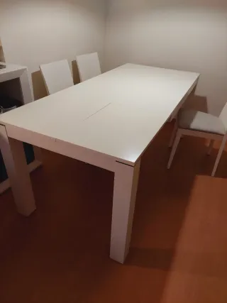 Mesa comedor y 4 sillas