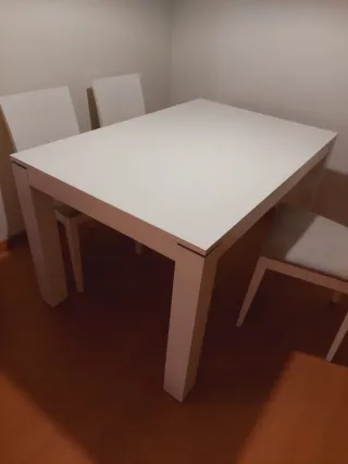 Mesa comedor y 4 sillas