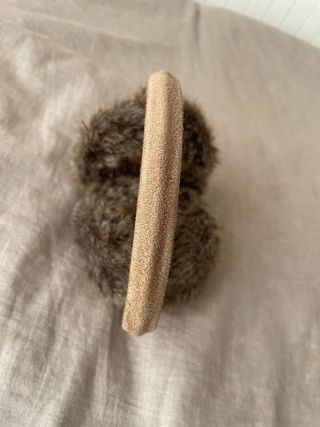 Orejeras de antelina y pelo sintético. Niña/Mujer