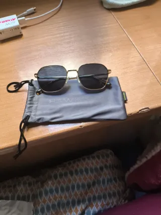 Gafas de sol Hawkers doradas y negras