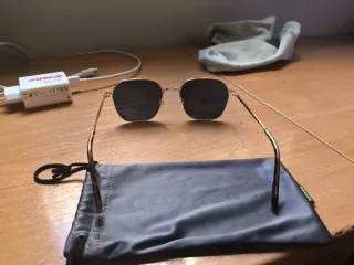 Gafas de sol Hawkers doradas y negras