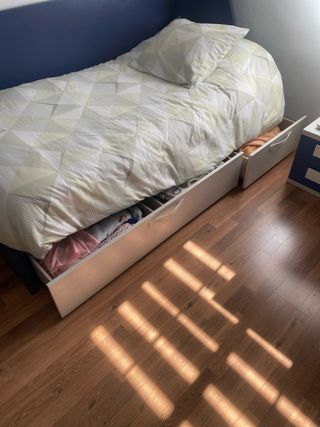 Cama nido azul y blanca con colchón