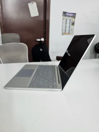 Microsoft Surface Laptop Plata go