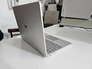 Microsoft Surface Laptop Plata go