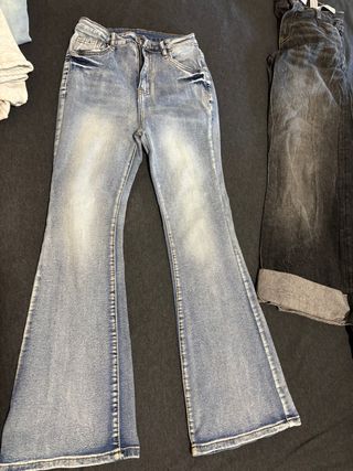 Pantalón vaquero acampanado NIÑA T.10-12