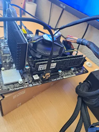 Placa Base ASRock + 8GB RAM + Tarjeta Gráfica MSI