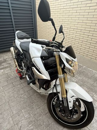 Suzuki GSR 750 Blanca - Muy pocos km, 7000 kms