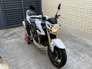 Suzuki GSR 750 Blanca - Muy pocos km, 7000 kms