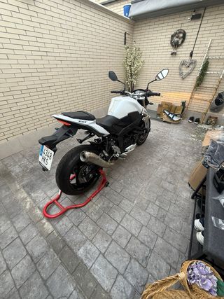 Suzuki GSR 750 Blanca - Muy pocos km, 7000 kms