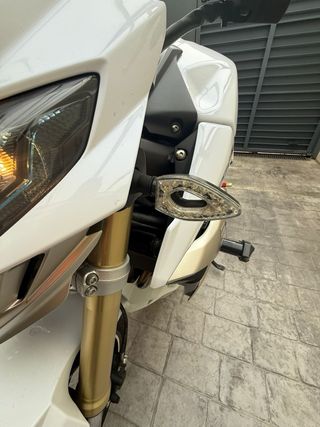 Suzuki GSR 750 Blanca - Muy pocos km, 7000 kms