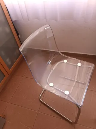 Mesa Cristal y Sillas Transparentes