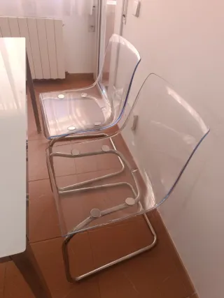 Mesa Cristal y Sillas Transparentes