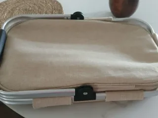 Nevera portátil con asa