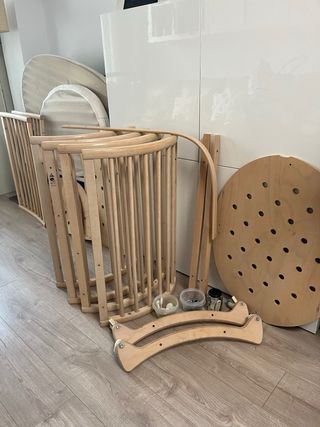 Cuna ovalada evolutiva de madera STOKKE