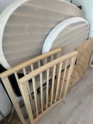 Cuna ovalada evolutiva de madera STOKKE