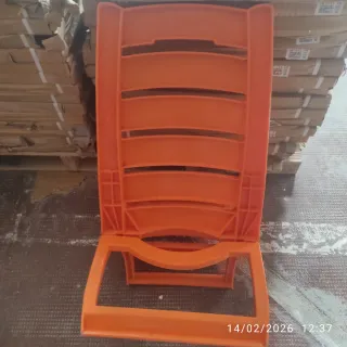 Sedia Arancione Pieghevole in Plastica