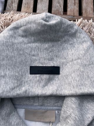 Sudadera Essentials FOG Gris con Capucha