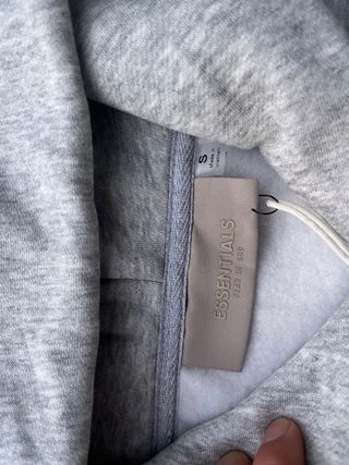 Sudadera Essentials FOG Gris con Capucha