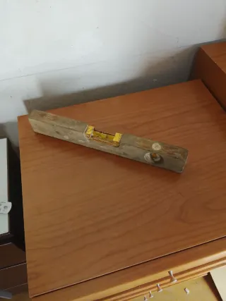 Nivel de burbuja antiguo de madera