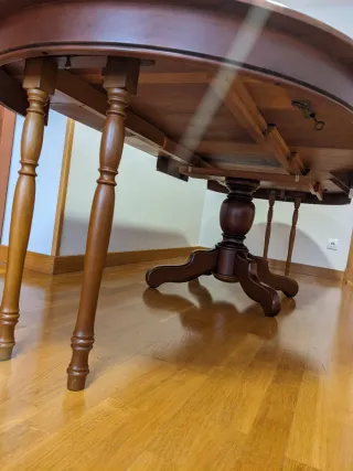 Mesa comedor extensible y robusta de madera Ø118