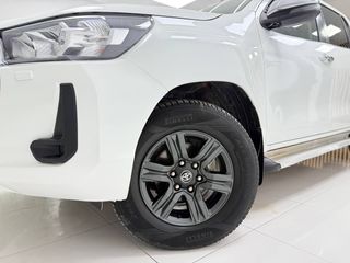 TOYOTA Hilux Cabina Doble VX desde 584€/mes*