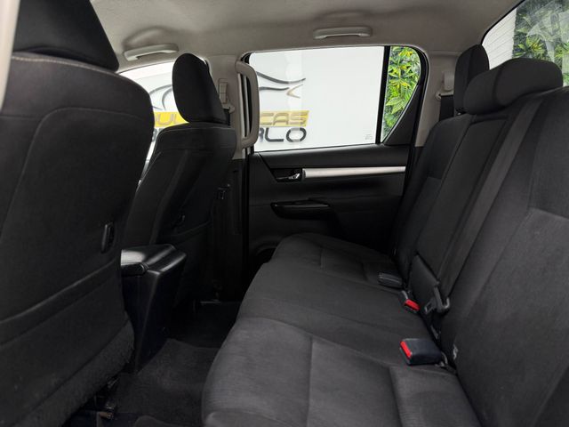 TOYOTA Hilux Cabina Doble VX desde 584€/mes*