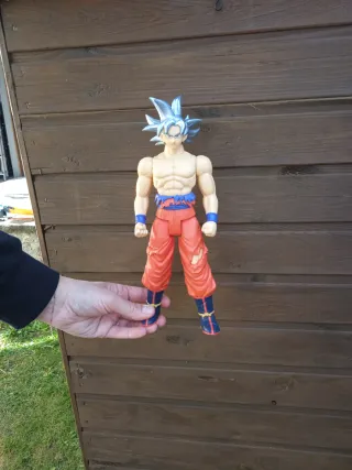 Muñeco Goku Ultra Instinto