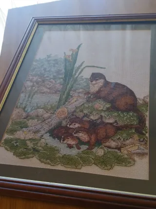 Cuadro Punto de Cruz Nutrias ,precioso