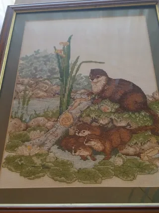 Cuadro Punto de Cruz Nutrias ,precioso
