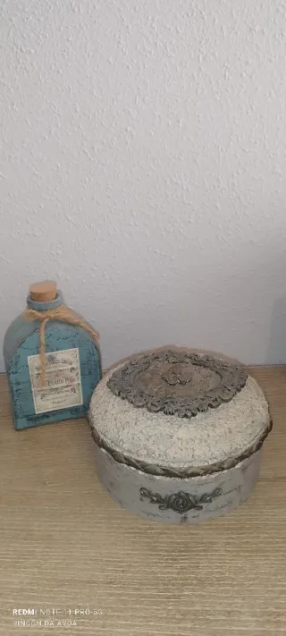 Lote Vintage: Caja y Botella Decorativas