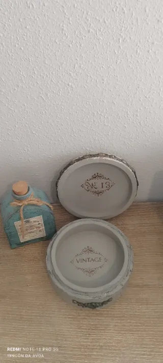 Lote Vintage: Caja y Botella Decorativas