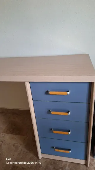 Mueble de dormitorio con escritorio