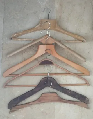 Perchas antiguas de madera