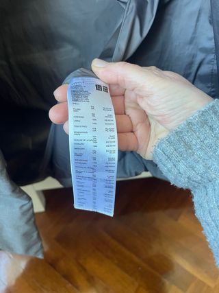 Abrigo plumífero gris sin costuras