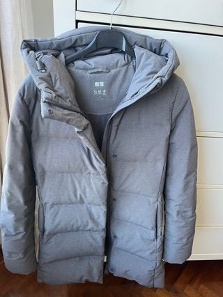 Abrigo plumífero gris sin costuras