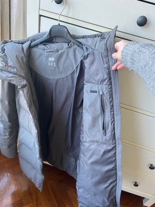 Abrigo plumífero gris sin costuras