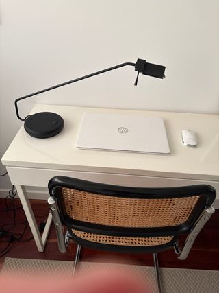 Lámpara de escritorio metálica negra