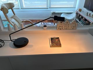 Lámpara de escritorio metálica negra