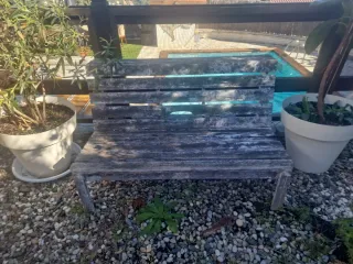 Banco de madera y metal exterior