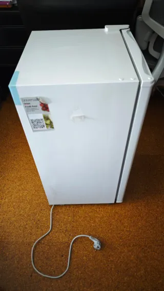 Nevera Universalblue Orion bajo encimera.