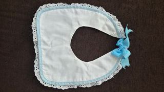 Baberos Vintage Azules con Encaje