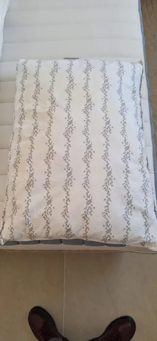 Almohadas de fibra con estampado floral