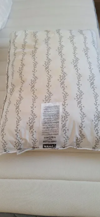 Almohadas de fibra con estampado floral