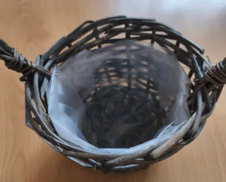 Cesta de mimbre con asa