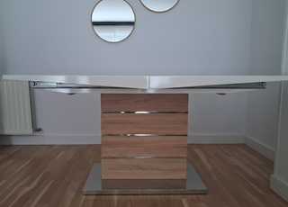 Mesa comedor extensible blanca y madera