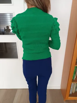 Jersey verde y azul marino con volantes