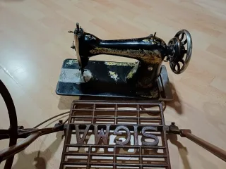 Máquina Singer Antigua + Pedal Sigma
