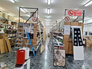 Estanterías metálicas y de madera