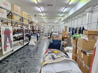 Estanterías metálicas y de madera